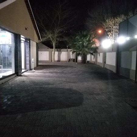 Classic-Lodge Kempton Park Exteriör bild